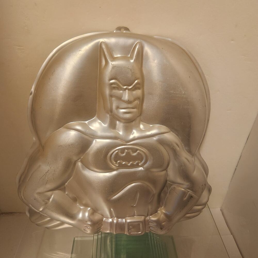 Vintage 1989 Batman Cake Pan  DC Comics